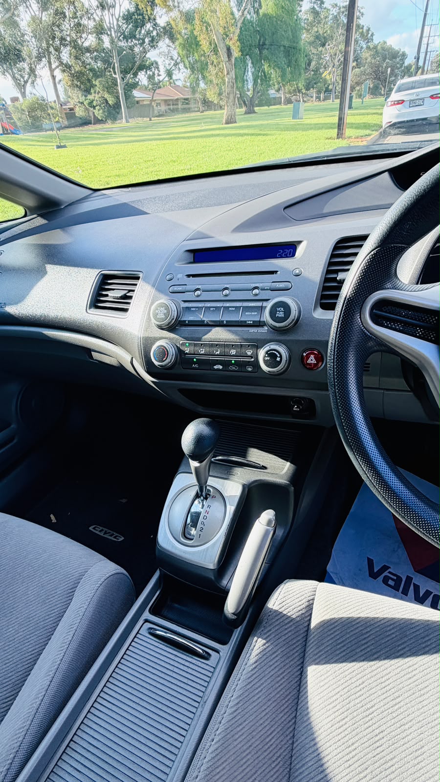 2009 Honda Civic VTi — dashboard and automatic gearshift