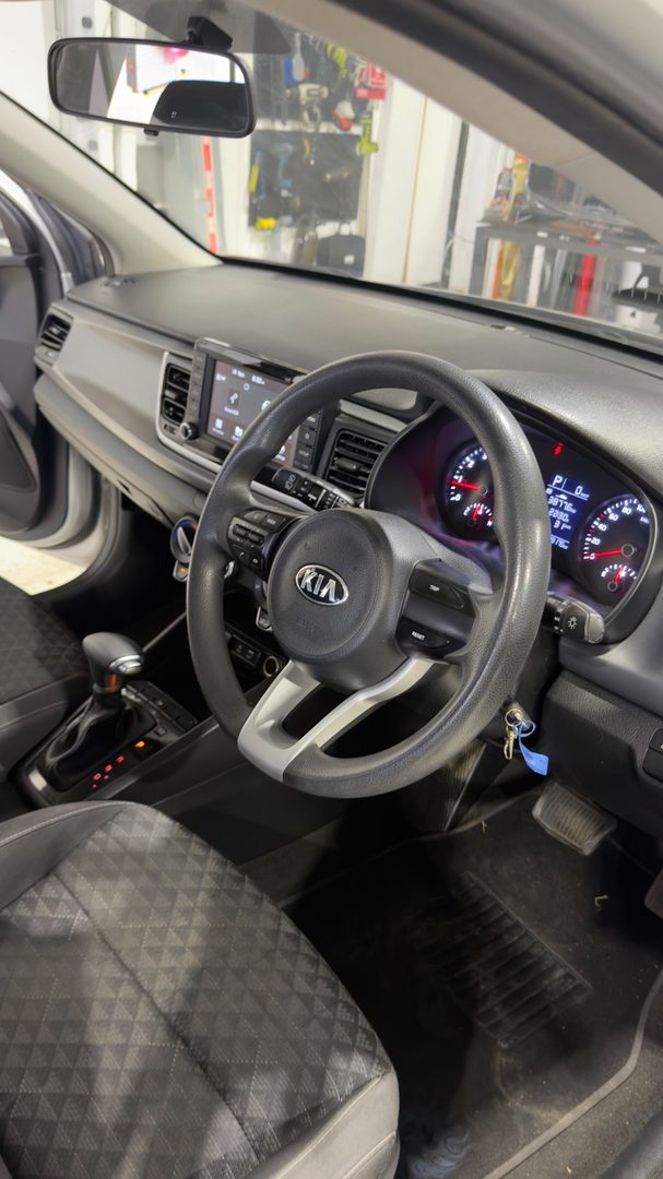 2018 Kia Rio — driver&rsquo;s view, dashboard and steering wheel