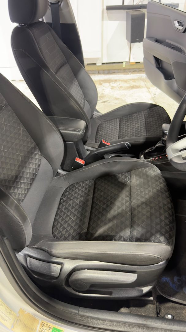 2018 Kia Rio — front seats